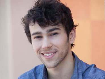 Clique na imagem para uma verso maior

Nome:	         Max Schneider.jpg
Visualizaes:	4
Tamanho: 	23,2 KB
ID:      	25550