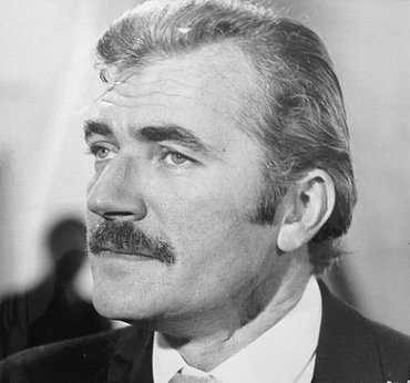 Clique na imagem para uma verso maior

Nome:	         Nigel Davenport.jpg
Visualizaes:	10
Tamanho: 	58,8 KB
ID:      	7324