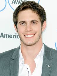 Clique na imagem para uma verso maior

Nome:	         blakejenner.jpeg
Visualizaes:	63
Tamanho: 	6,9 KB
ID:      	32148