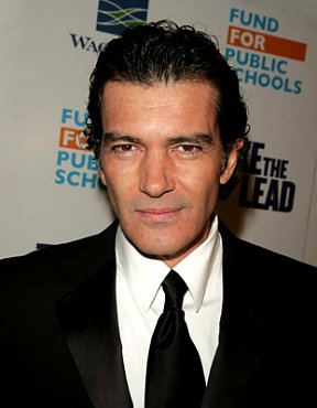 Clique na imagem para uma verso maior

Nome:	         antoniobanderas.jpg
Visualizaes:	758
Tamanho: 	49,8 KB
ID:      	3911