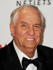 Clique na imagem para uma verso maior

Nome:	         garry marshall.jpg
Visualizaes:	96
Tamanho: 	5,6 KB
ID:      	22156