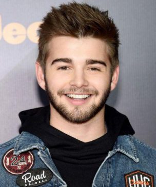 Clique na imagem para uma verso maior

Nome:	         jack-griffo-304x365.jpg
Visualizaes:	68
Tamanho: 	22,1 KB
ID:      	61781