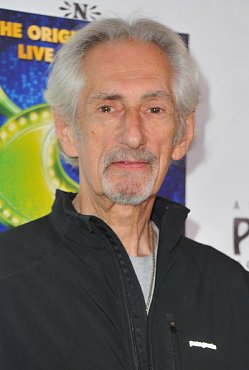 Clique na imagem para uma verso maior

Nome:	         larryhankin.jpg
Visualizaes:	22
Tamanho: 	53,2 KB
ID:      	25414