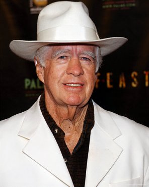 Clique na imagem para uma verso maior

Nome:	         clu_gulager.jpg
Visualizaes:	24
Tamanho: 	32,0 KB
ID:      	18430