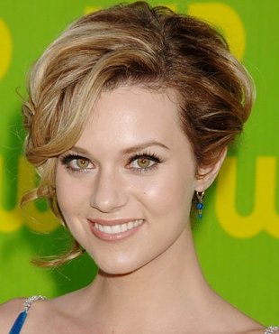 Clique na imagem para uma verso maior

Nome:	         Hilarie Burton.jpg
Visualizaes:	5
Tamanho: 	43,7 KB
ID:      	7189