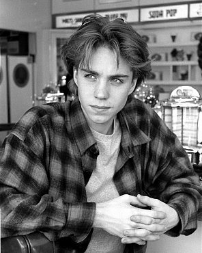 Clique na imagem para uma verso maior

Nome:	         Jonathan_Brandis_Wiki.jpg
Visualizaes:	1
Tamanho: 	93,7 KB
ID:      	70548