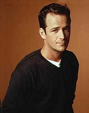 Clique na imagem para uma verso maior

Nome:	         luke perry 99.jpg
Visualizaes:	24
Tamanho: 	7,8 KB
ID:      	11112