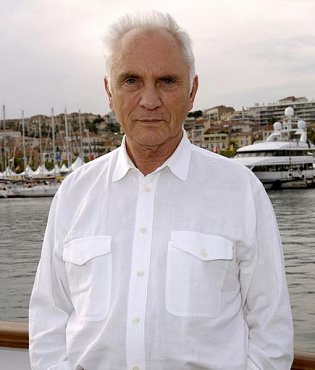 Clique na imagem para uma verso maior

Nome:	         terence stamp.jpg
Visualizaes:	30
Tamanho: 	32,6 KB
ID:      	4105