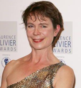 Clique na imagem para uma verso maior

Nome:	         Celia Imrie.jpg
Visualizaes:	181
Tamanho: 	35,5 KB
ID:      	12883