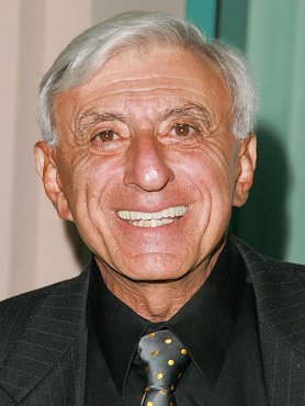 Clique na imagem para uma verso maior

Nome:	         jamie farr.jpg
Visualizaes:	3
Tamanho: 	93,9 KB
ID:      	42112