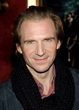 Clique na imagem para uma verso maior

Nome:	         ralphfiennes.JPG
Visualizaes:	601
Tamanho: 	47,4 KB
ID:      	2069