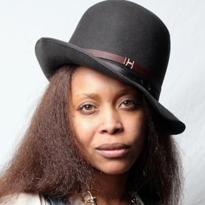 Clique na imagem para uma verso maior

Nome:	         erykah badu.jpg
Visualizaes:	16
Tamanho: 	18,1 KB
ID:      	35614