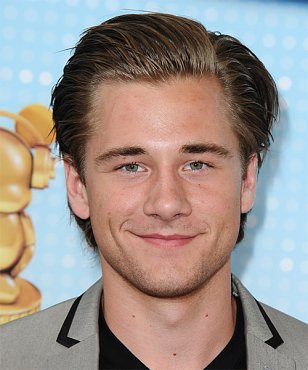 Clique na imagem para uma verso maior

Nome:	         Luke-Benward.jpg
Visualizaes:	8
Tamanho: 	90,5 KB
ID:      	23403