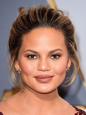 Clique na imagem para uma verso maior

Nome:	         chrissy teigen.jpg
Visualizaes:	28
Tamanho: 	25,5 KB
ID:      	47616