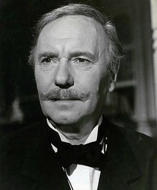 Clique na imagem para uma verso maior

Nome:	         Ralph Richardson.jpg
Visualizaes:	17
Tamanho: 	38,6 KB
ID:      	8564