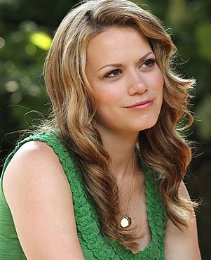 Clique na imagem para uma verso maior

Nome:	         Bethany Joy Galeotti.jpg
Visualizaes:	6
Tamanho: 	39,4 KB
ID:      	21597