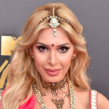 Clique na imagem para uma verso maior

Nome:	         Farrah-Abraham-Hair-Makeup-2017-MTV-Movie-TV-Awards.jpg
Visualizaes:	1
Tamanho: 	90,3 KB
ID:      	36273